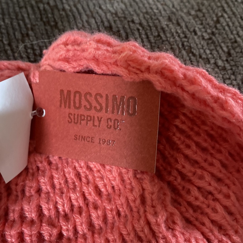 Mossimo - Picture 2 of 2